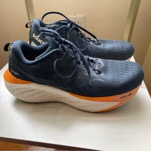 SOLD Triumph 22 Cloud Women’s 8.5 Running Sneakers Shoes EUR 40 UK 6.5